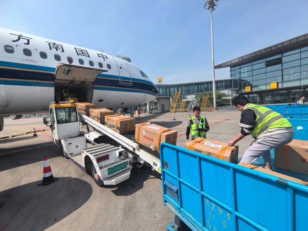 丨 月满扬泰双节同庆；暖心相随欢途共享开元棋牌app暖洋“扬” “泰”贴心(图3)